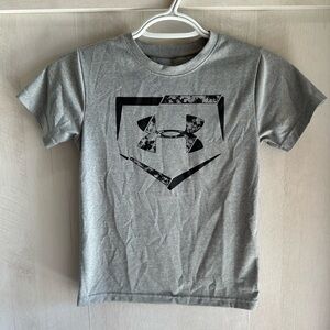 Under Armour Silver HeatGear Top